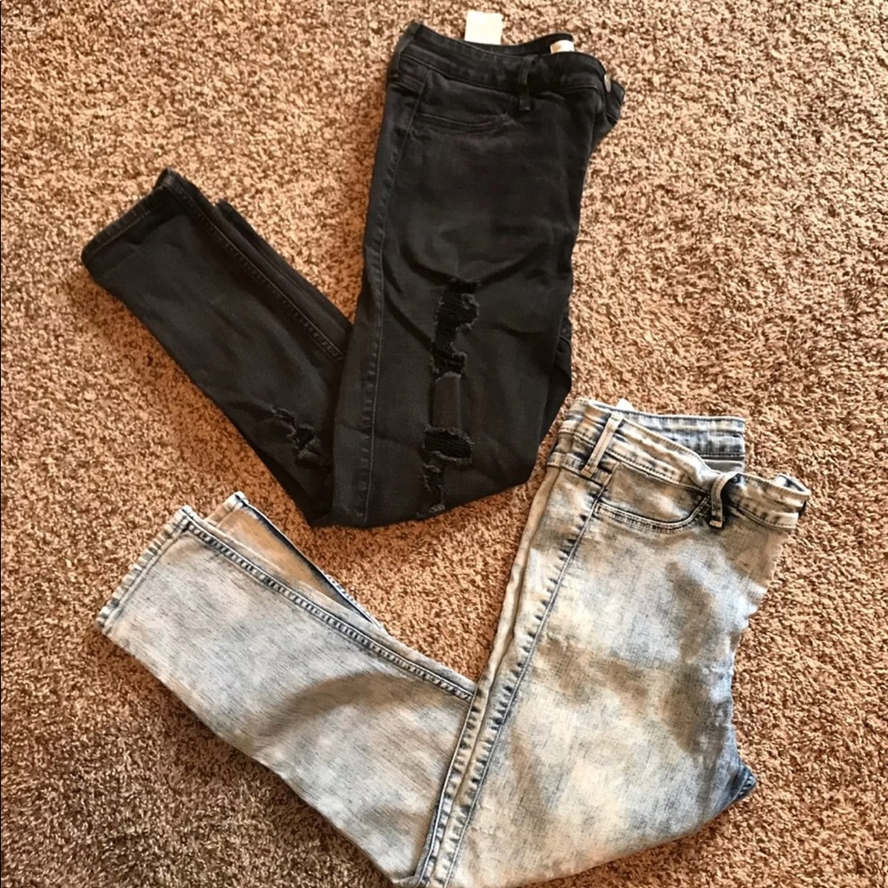 Two pairs of High rise Hollister cropped jeans 👖 - Picture 3 of 7